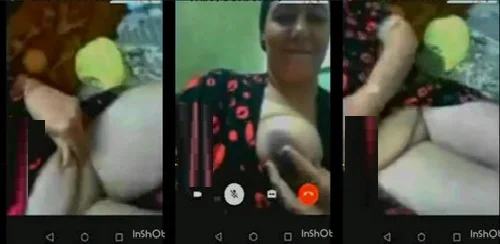 ميلف مصرية بلدي تعرض كسها و بزازها في مكالمة فيديو